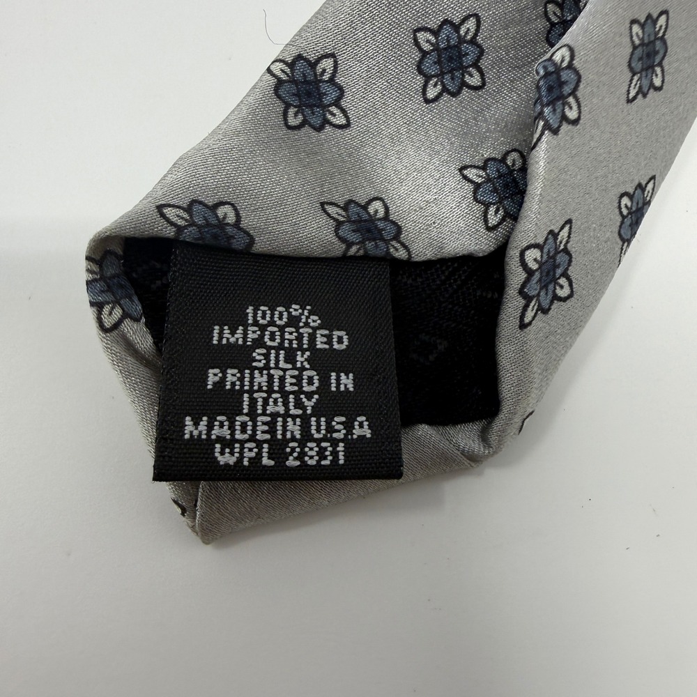 Lord & Taylor Mens Silk Tie Silver Floral Medallion Made in USA Printed in Italy - Picture 4 of 5